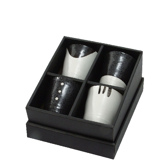 Set mit 4 Teetassen Sotatsu schwarz & weiss