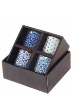 Coffret de 4 mini bols à thé Hoya bleu-blanc fleurette assortis