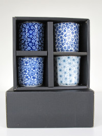 Coffret de 4 mini bols à thé Hoya bleu-blanc fleurette assortis
